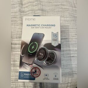 iHome Magnetic Charging Car Mount - Black